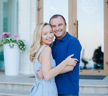 Виктор Павлик с молодой любовницей