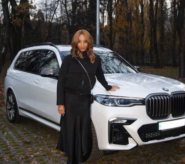 Виктория Батуи получила в подарок от мужа автомобиль