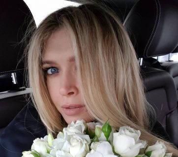 Похожи? Вера Брежнева показала свою сестру