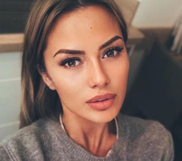 Пиджак на голое тело: Виктория Боня соблазняет откровенным образом