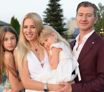 Ольга Горбачева и Юрий Никитин с детьми