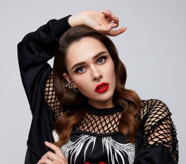 Юлия Санина