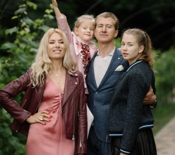Ольга Горбачева с мужем и детьми