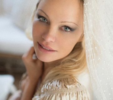 Памела Андерсон