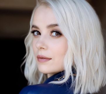 Міка Ньютон