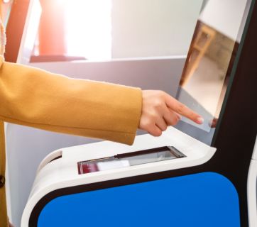 Як зняти готівку з української картки в Польщі