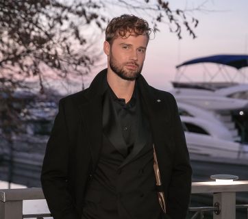 Холостяк Алекс Топольський