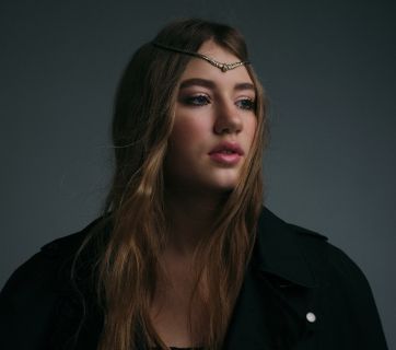 Nora Polinnia