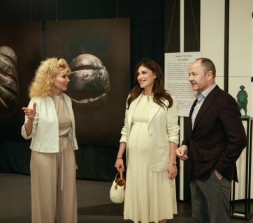 Тигипко с беременной женой пришел на годовщину Art Ukraine Gallery