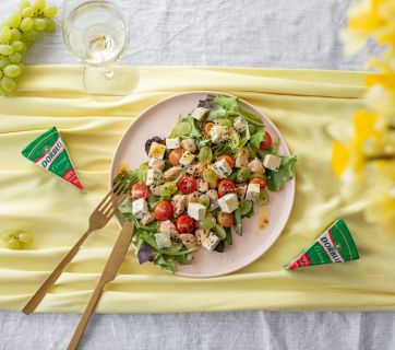 Легко, вкусно и ярко — салат с сыром Dorblu, курицей и виноградом