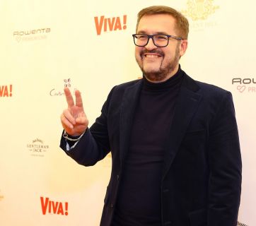 Мужчина мечты: Александр Пономарев блистает на красной дорожке Viva! Бал