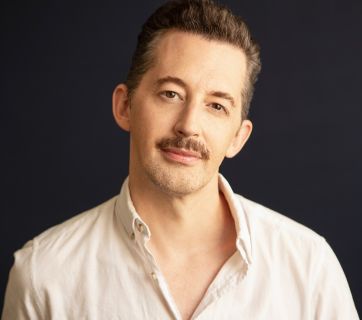 Умер актер Джош Гризетти, звезда сериала «Удивительная миссис Мейзел»: ему было 44 года