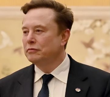 Илон Маск и Энн Хэтэуэй