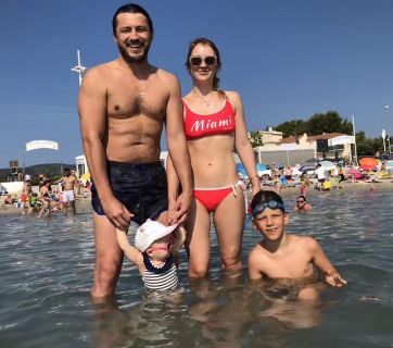 Сергей Притула с женой и детьми