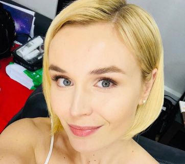 Впечатляет! Полина Гагарина продемонстрировала осиную талию в купальнике после родов