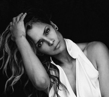 Холли Берри