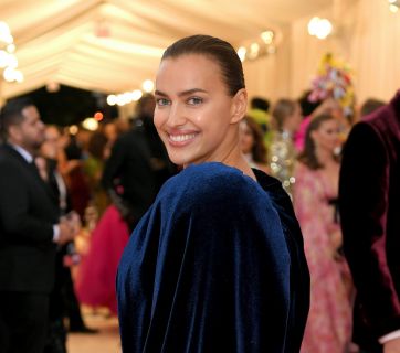 Ирина Шейк в Burberry на Met Gala 2019