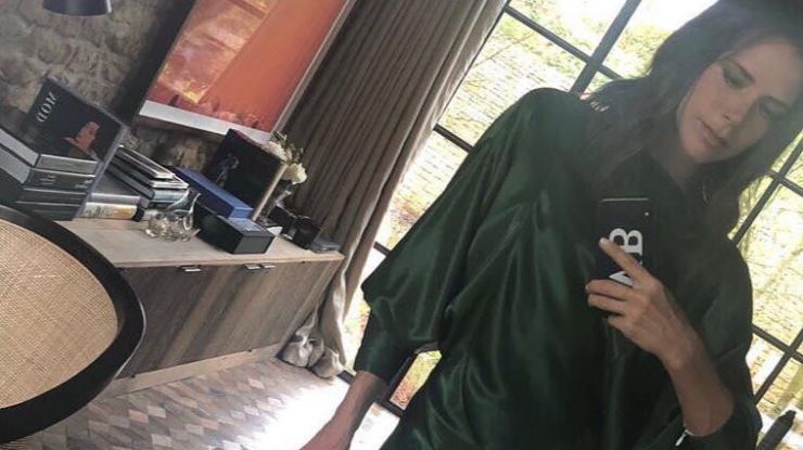 Виктория Бекхэм в зеленом платье из собственной коллекции