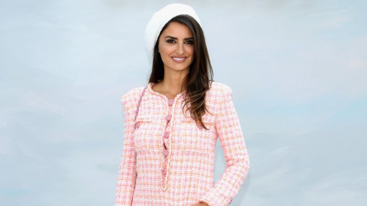 Пенелопа Крус в твидовом платье Chanel