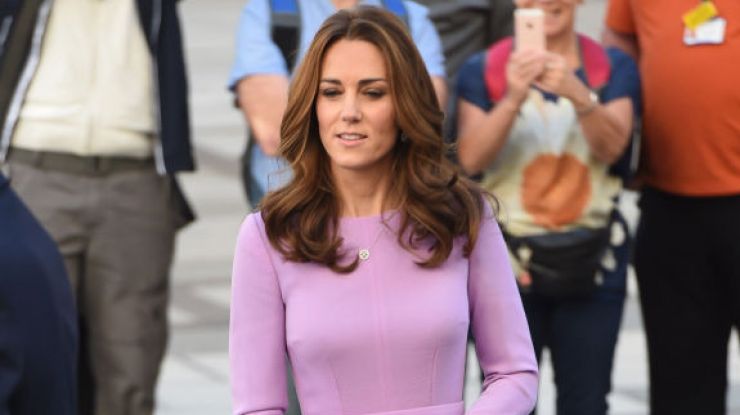 Кейт Миддлтон в лиловом платье Emilia Wickstead