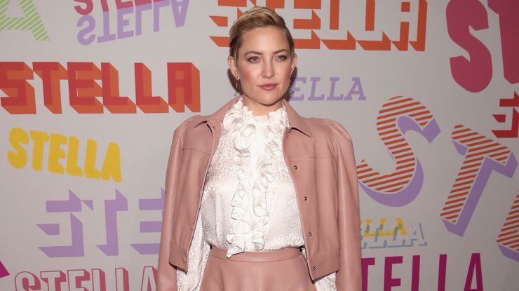 Кейт Хадсон в розом костюме из кожи