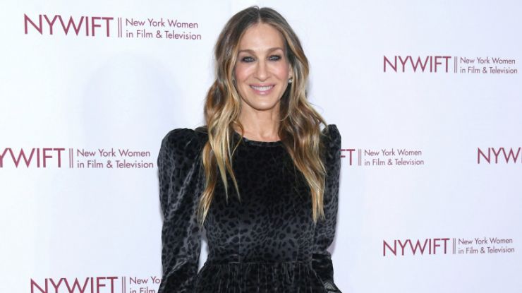 Сара Джессика Паркер в бархатном платье от Batseva