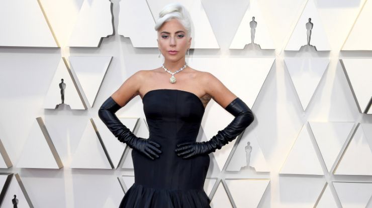 Леди Гага в элегантном платье от Alexander McQueen