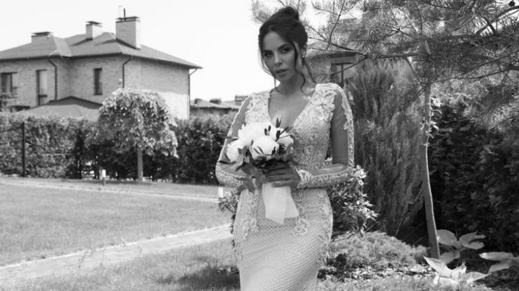 Настя Каменских в свадебном платье Galia Lahav