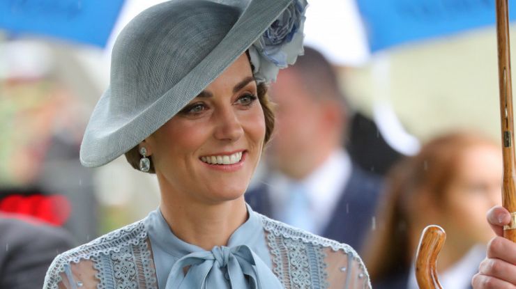 Кейт Миддлтон в платье из голубого кружева Elie Saab