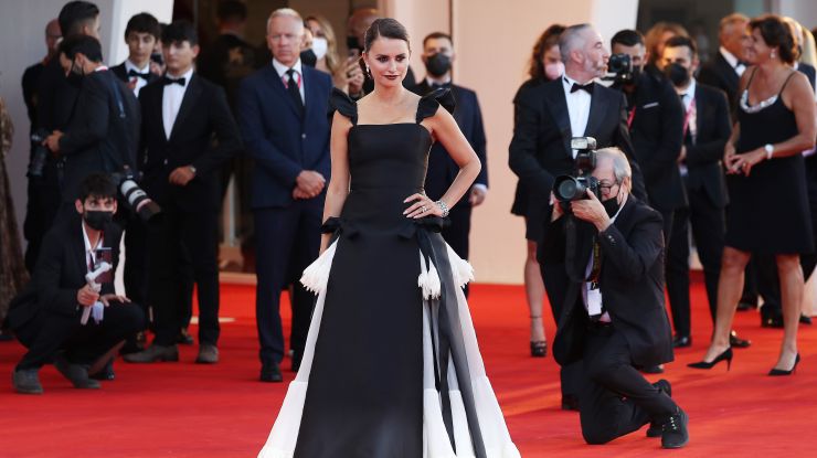 Пенелопа Крус в платье Chanel на Венецианском фестивале