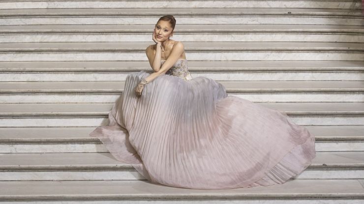 Ариана Гранде в винтажном платье Givenchy на премьере «Wicked: Чародейка. Часть 2»