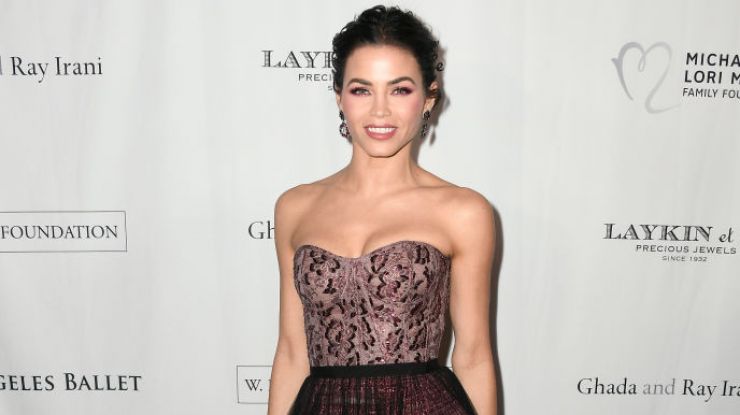 Дженна Девон-Татум в роскошном платье на красной дорожке