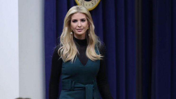 Иванка Трамп в зеленом комбинезоне