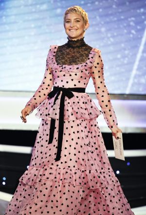 Как вам наряд Кейт Хадсон?