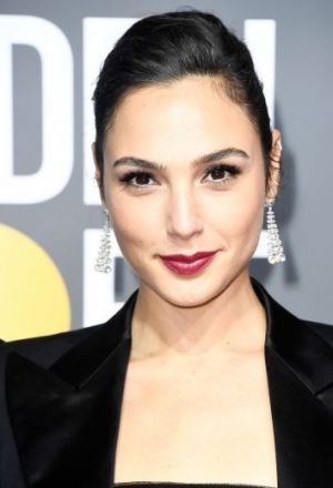 На ком наряд вам понравился больше?