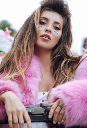 Нравится наряд Регины?