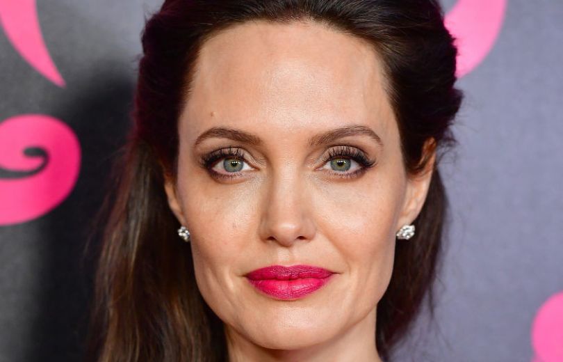 Мокрая Анджелина Джоли – Лазурный Берег (2020)