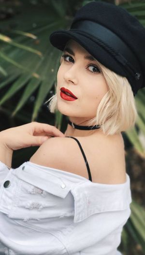 Мика Ньютон