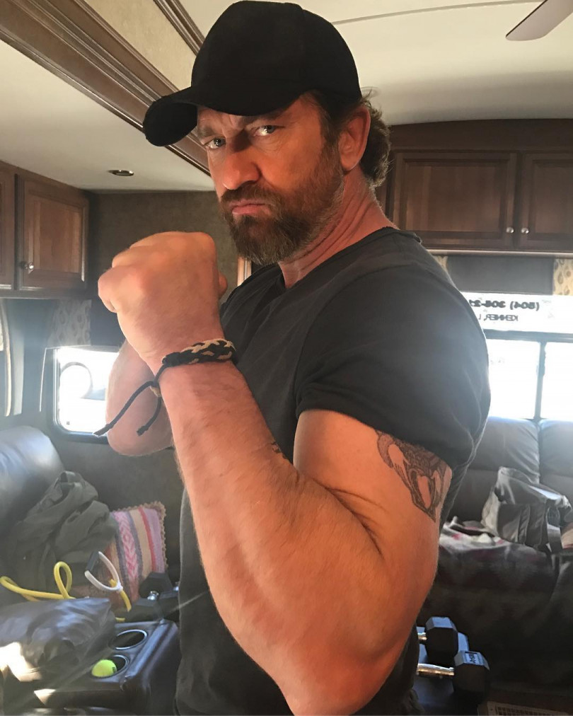 Джаред Батлер признался, кто из двух голливудских красавиц целуется лучше