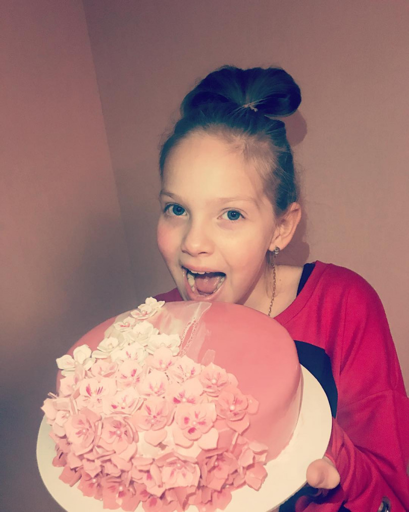 Фото с Винником и забавные селфи: что постит дочь Кошевого в своем Instagram