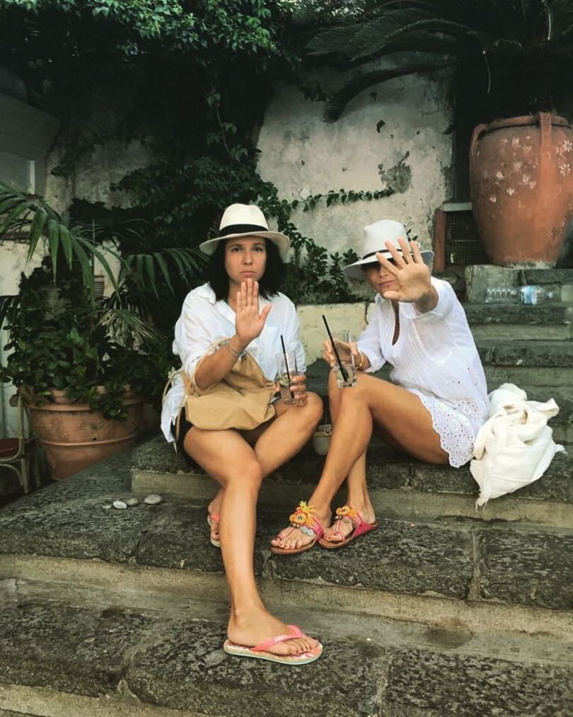 44-летняя Юлия Высоцкая восхитила стройной фигурой в бикини