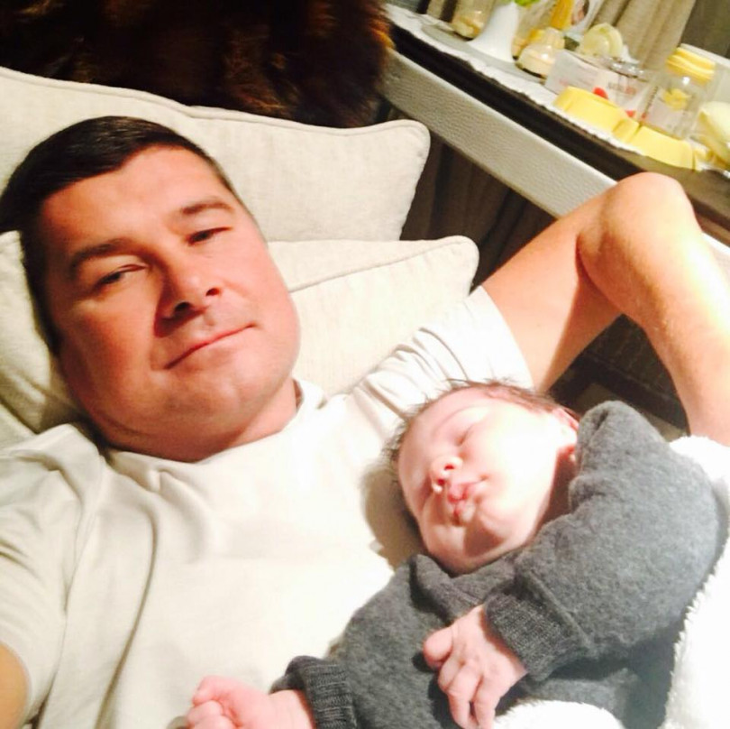 Анна Ризатдинова и Александр Онищенко показали новорожденного ребенка