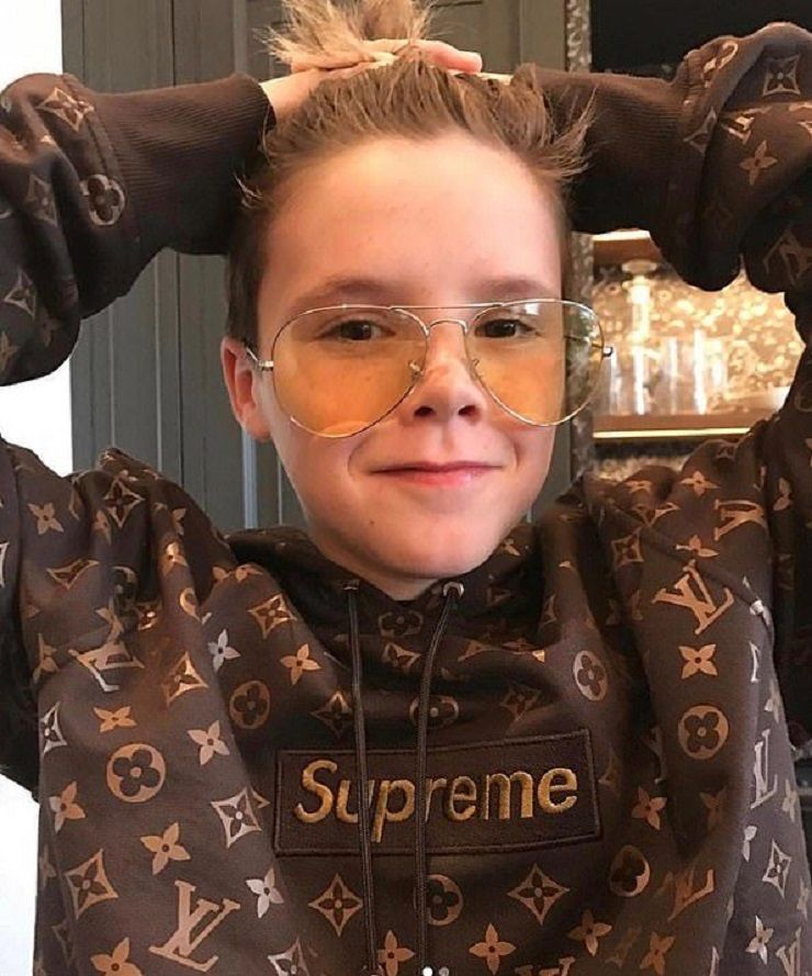 Круз Бекхэм в худи Louis Vuitton и Supreme