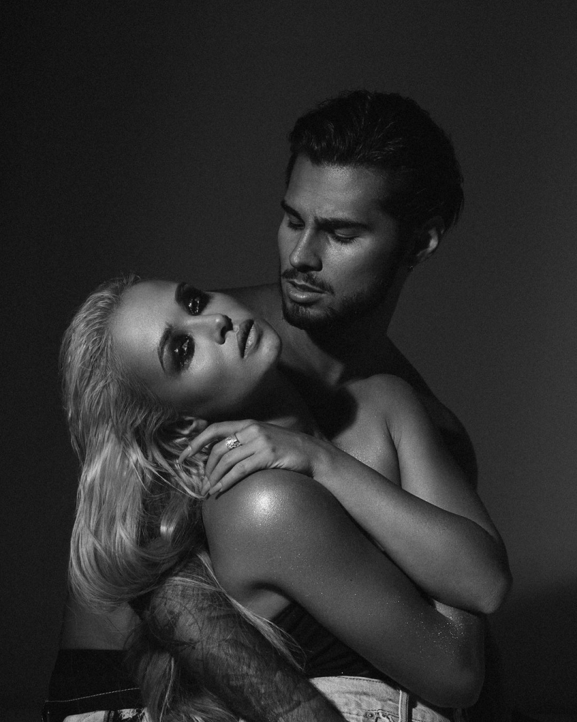 Nikita Lomakin і його нова дівчина