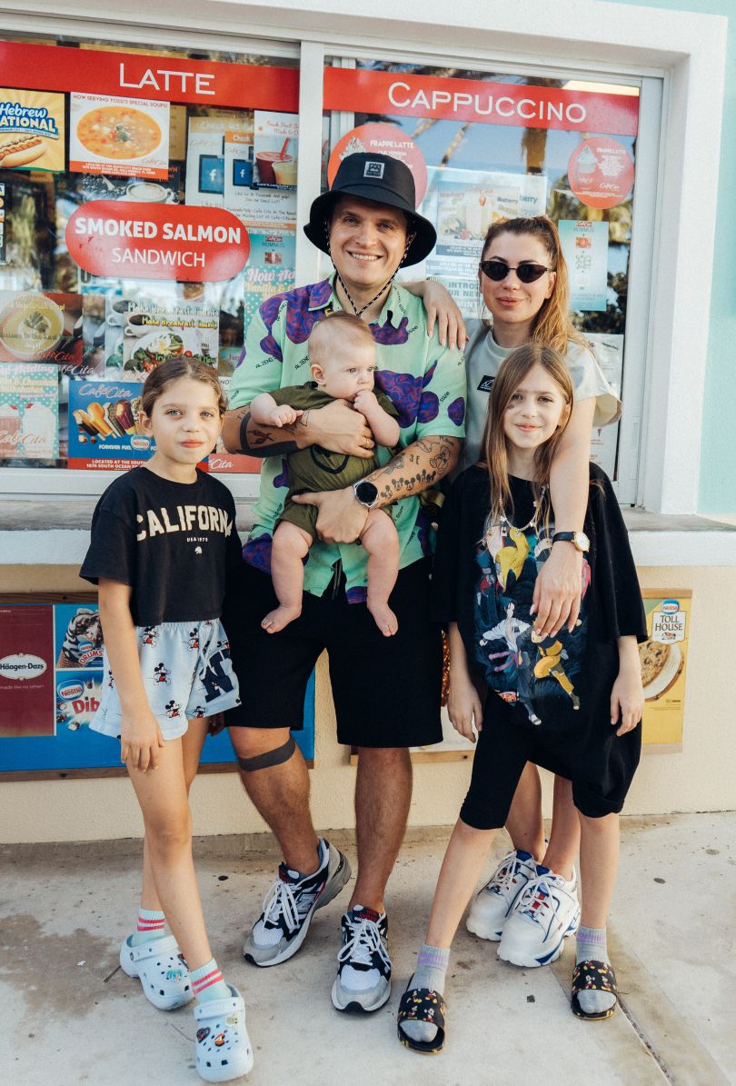 Анатолій Анатоліч і Юла з дітьми