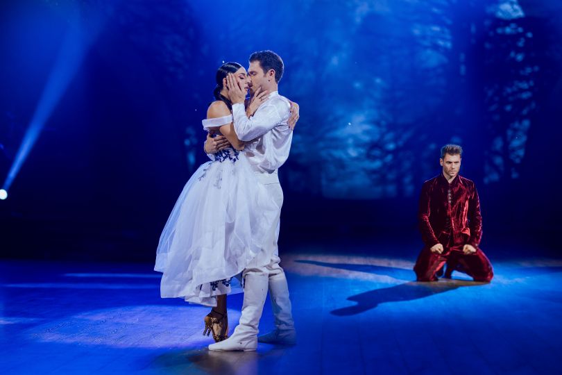 Артур Логай танцует