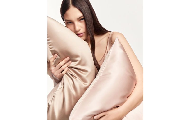 Двусторонняя наволочка из натурального шелка и хлопкового сатина, MON MOU