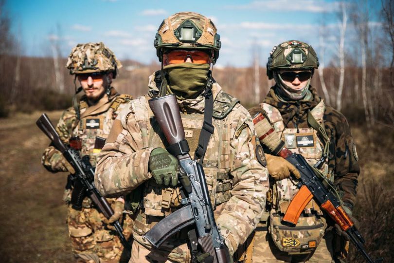 Михайло Досенко з побратимами