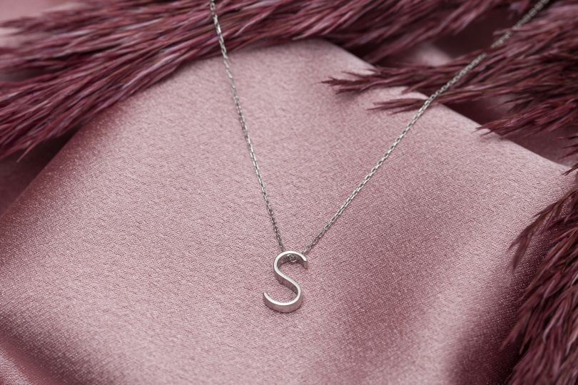 мінімалістичний кулон