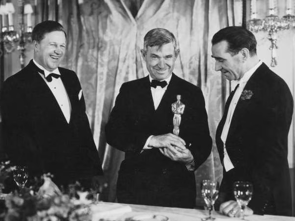 Ляпас Сміта, поцілунки Джолі та конфузи ведучих: найгучніші скандали «Оскара» - Фото №3